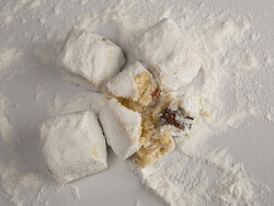 Badem Ezmesi & Kavala Kurabiyesi 380 gr Özel Kutulu - Thumbnail